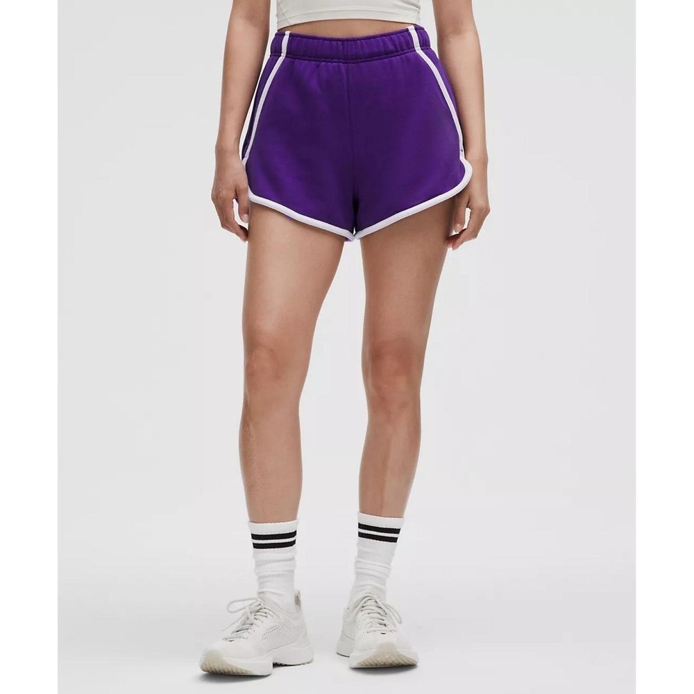 Lululemon Scuba Mid Rise Oversized Short 3 inches *Trim Size Large